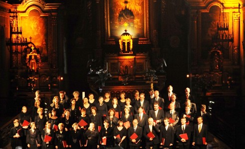  Jacques Charpentier &agrave; la t&ecirc;te d'un choeur exceptionnel