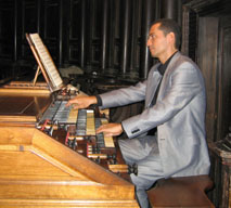 Oscar Candendo est passion&eacute; par les orgues romantiques de son Pays Basque natal