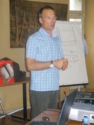 Francois Uys, dirigeant de l'International Society of Organ Builders, pendant son expos&eacute;