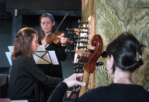 L'orgue de Baigorri se prette magnifiquement &agrave; la musique de chambre... surtout avec des musiciennes aussi talentueuses 