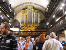 Arriv&eacute;e des congressistes dans l'&eacute;glise