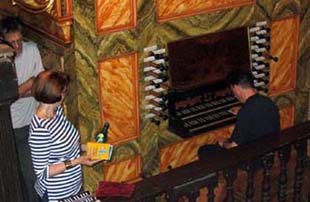 La fugue à la portée de tous :  Rudolf Lutz improvise une fugue sur un chant populaire, en suivant les ordres d'une personnes du public qui lui indique les entrées du thème au soprano, à la basse ou