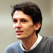 Yves Rechsteiner est un musicien débordant d'imagination, qui saura dialoguer avec les sonorités angéliques de l'orgue de cristal