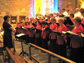 Confrontation toujours enrichissante entre une jeune organiste professionnelle et un choeur d'amateurs passion&eacute;s    