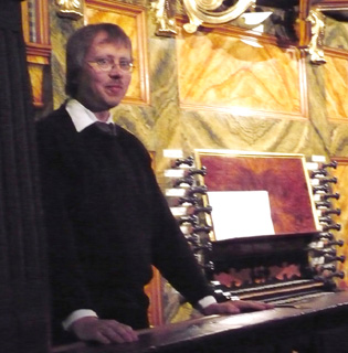 Aprs avoir enseigné à Stuittgart et à Vienne, Wolfgang Zerer, grand improvisateur, est maintenant actif à Hambourg et Groningen